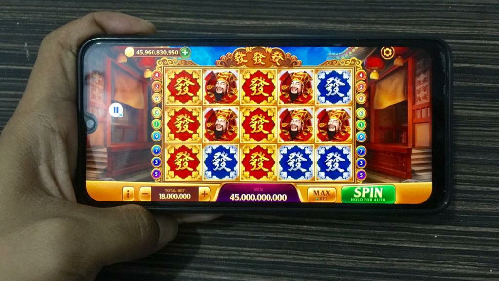 Slot Online vs Slot Offline: Mana yang Lebih Menguntungkan?